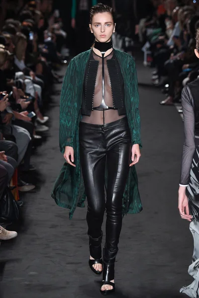 Look 12